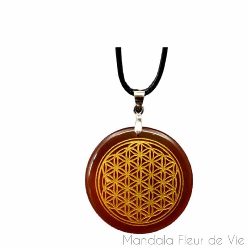 pendentif en pierre naturelle gravee fleur de vie agate rouge mandala fleur de vie 10